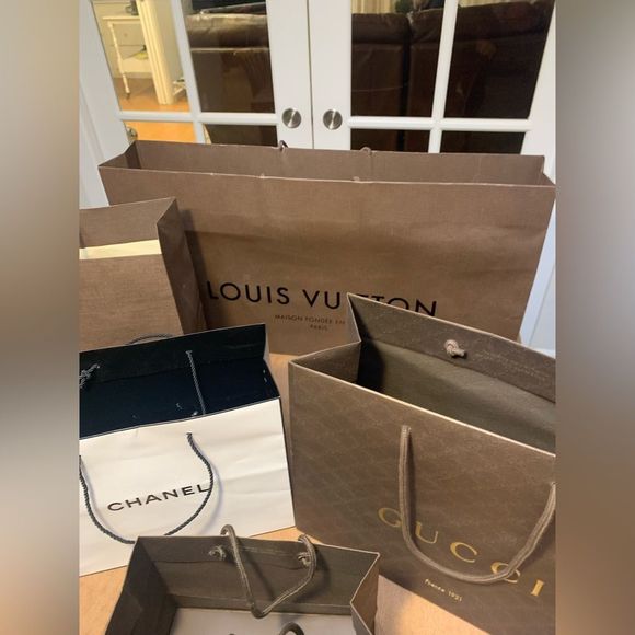 Louis Vuitton, Gucci, Chanel, Prada & more shopping bags and boxes - Picture 2 of 9